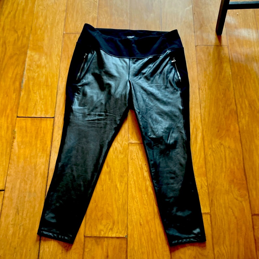 Used women’s old navy plus size XXL pleather/cotton blend leggings